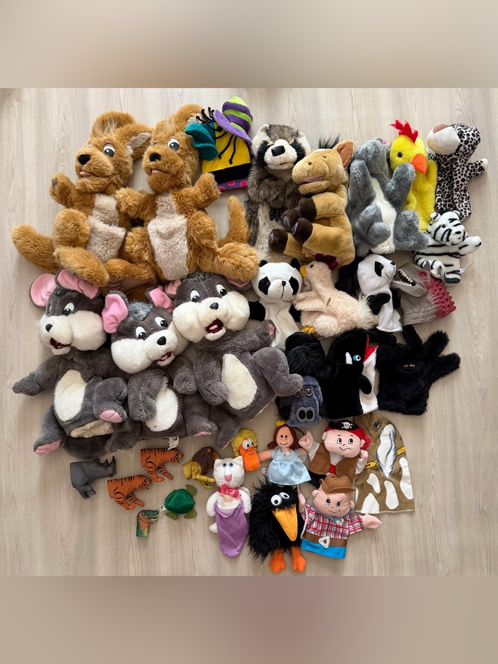 Lot Of 30+ Vintage Hand And Finger Puppets